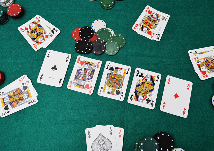 Các chiến thuật chơi Poker hiệu quả